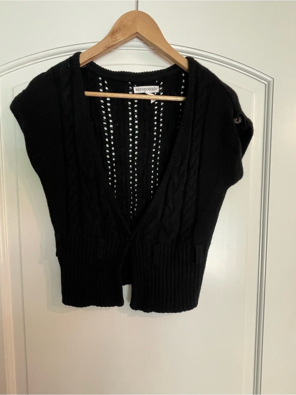 Aéropostale Women's Black Solid Cable-Knit V-Neck Button-Front Sweater L